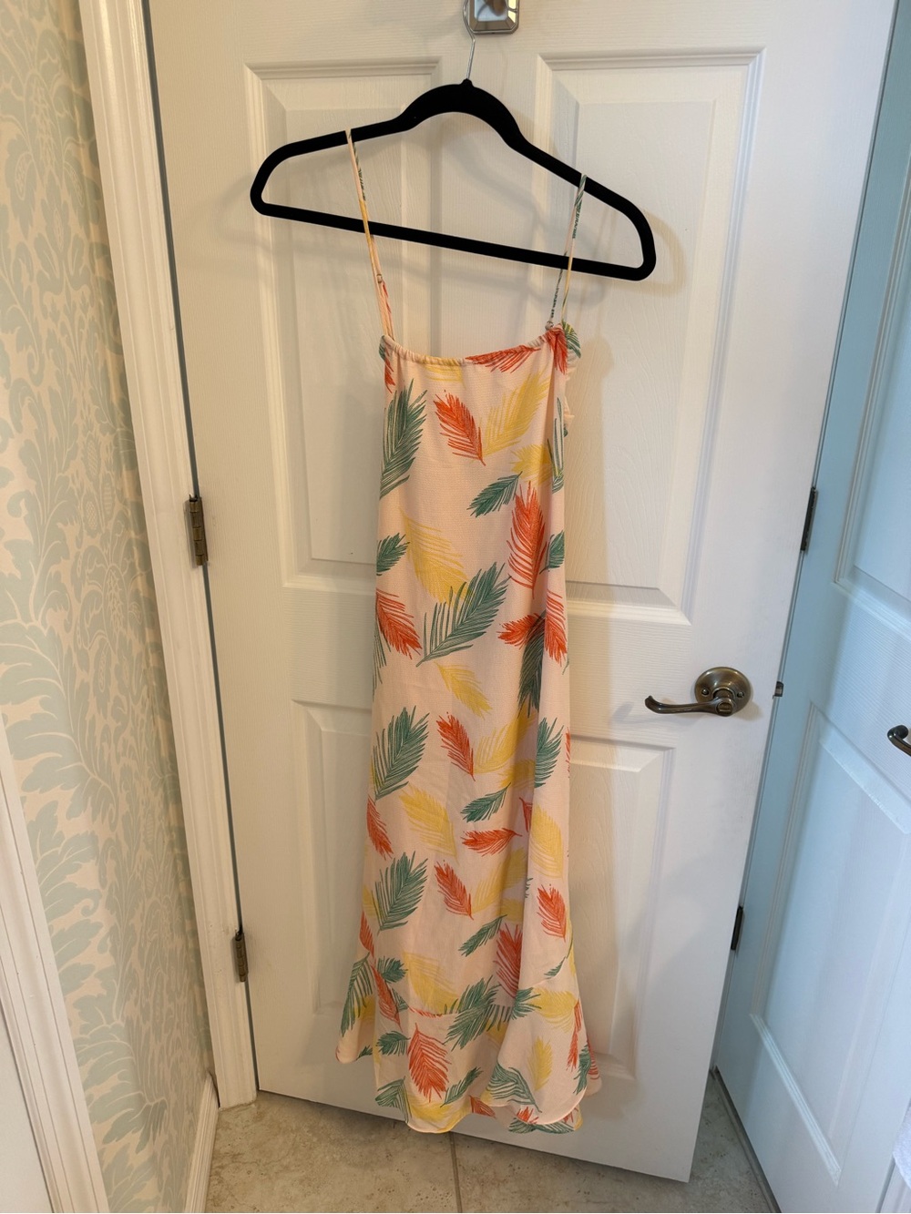essue Peach Maxi Dress with Multicolor Leaf Print